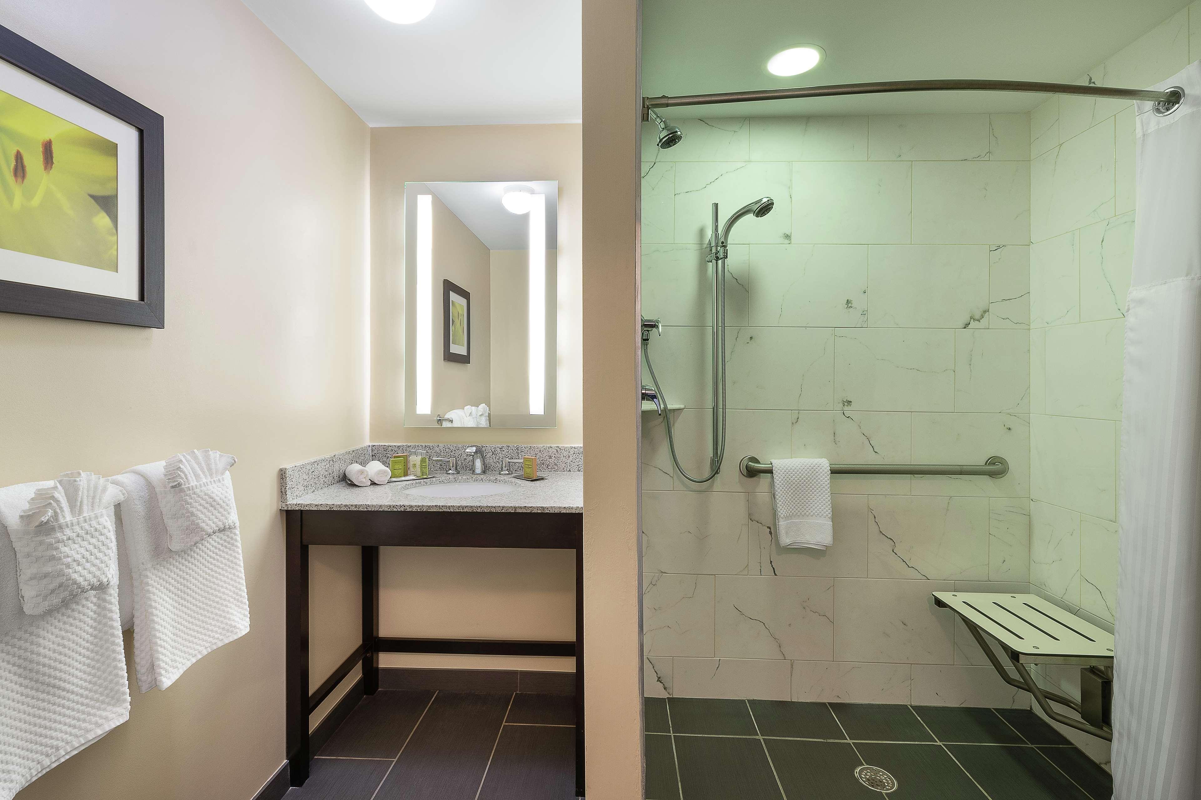 Doubletree By Hilton Cape Cod - Hyannis Exterior foto