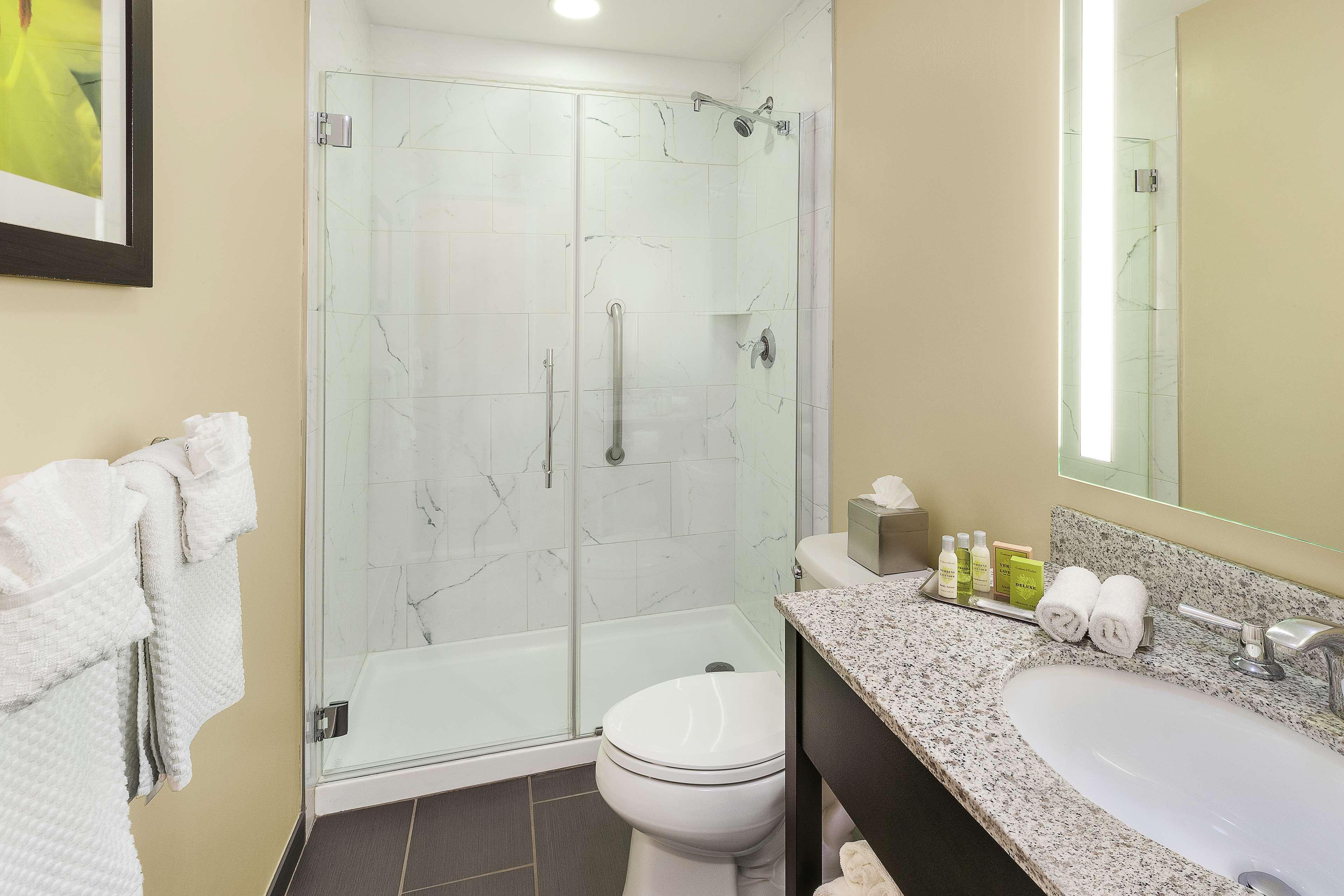 Doubletree By Hilton Cape Cod - Hyannis Exterior foto